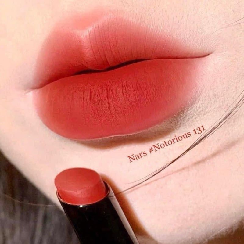  Son Nars Powermatte Lipstick Notorious 131 - Màu Đỏ Cam 