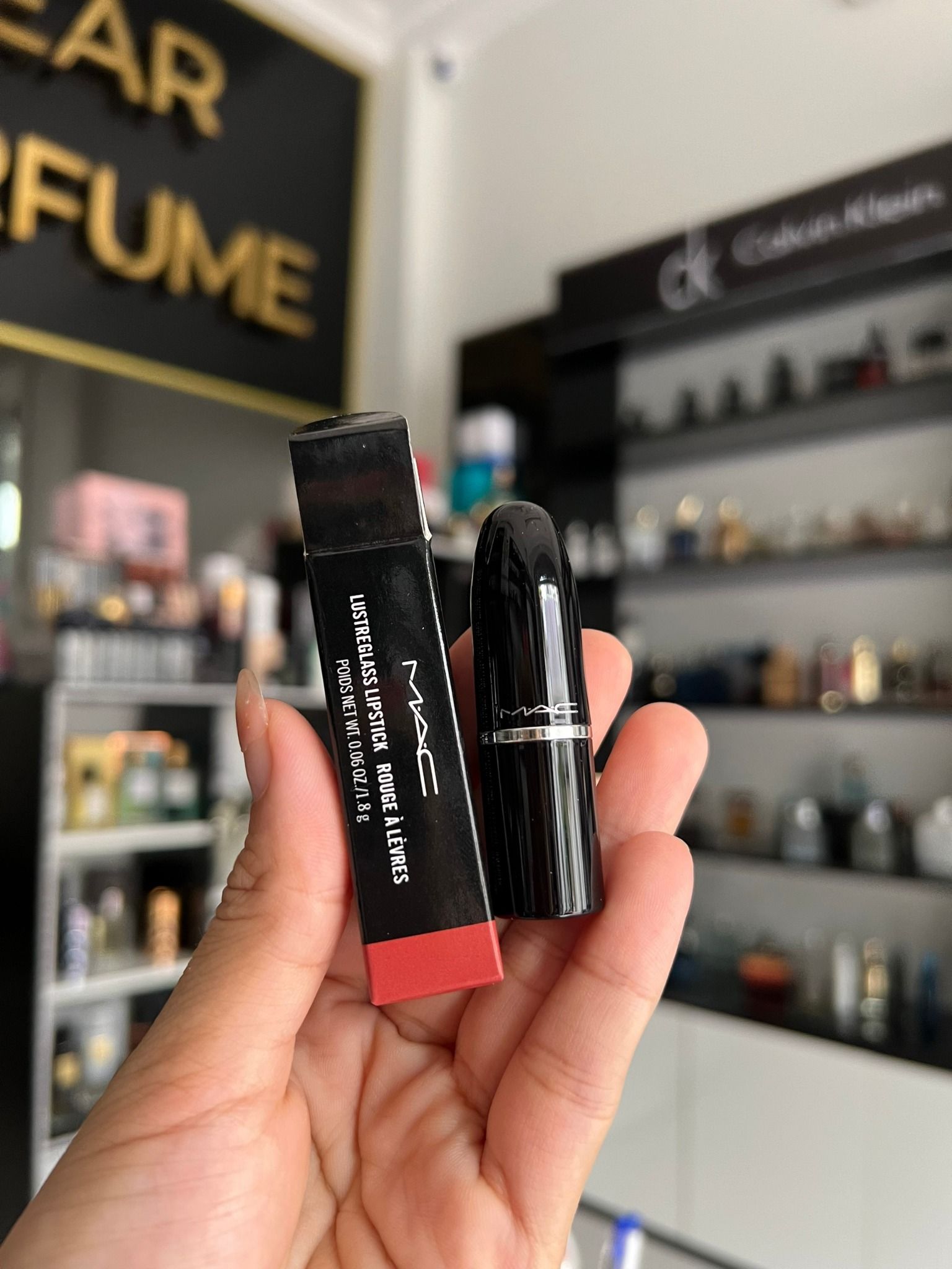  Set Son Mac Powder Kiss Lipstick Màu 543 Đỏ Cam Đất và 544 Đỏ Hồng Đất (1.8g x 2pcs) 