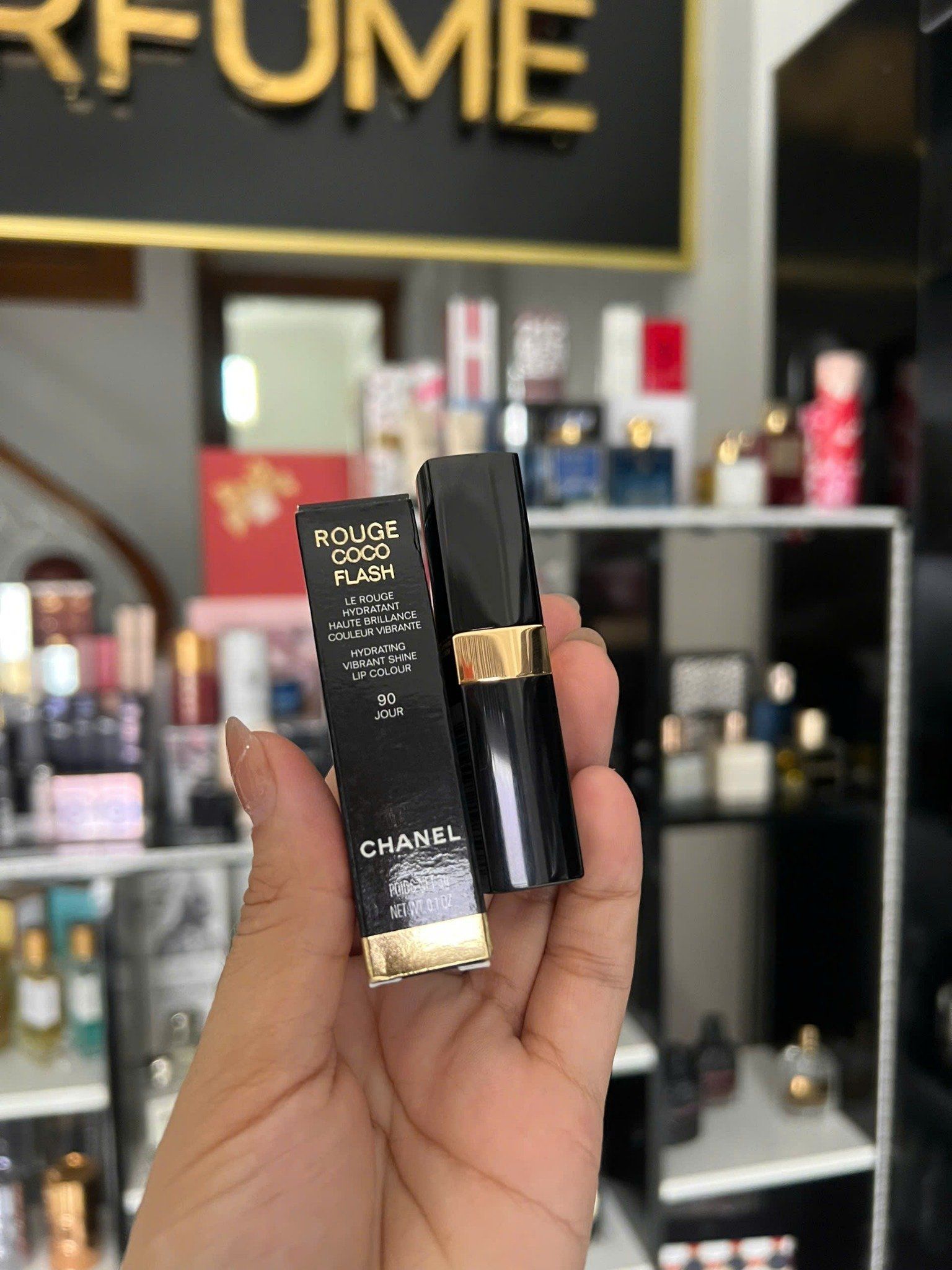  Son Chanel Rouge Coco Flash Hydrating Vibrant Shine Lip Colour 90 Jour – Màu Hồng Cam Đào 