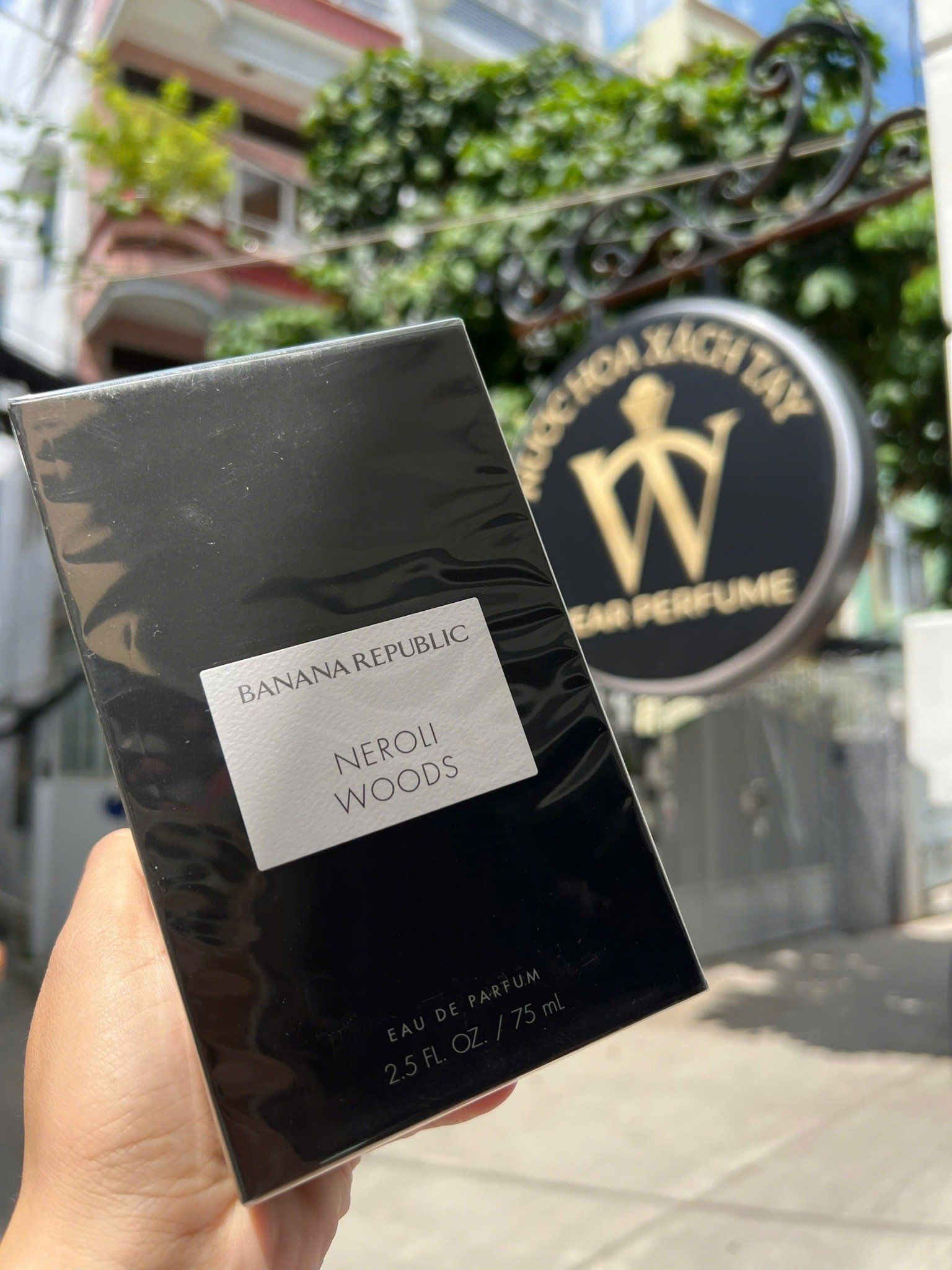  Banana Republic Neroli Woods 