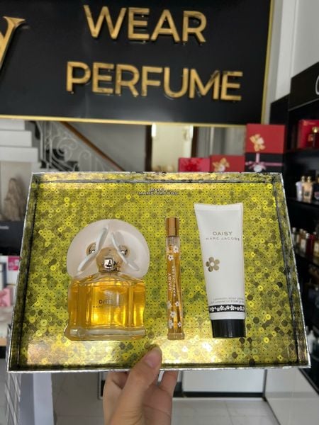  Gift Set Marc Jacobs Daisy EDT 3pcs (100ML + 10ML + Lotion 75ML) 