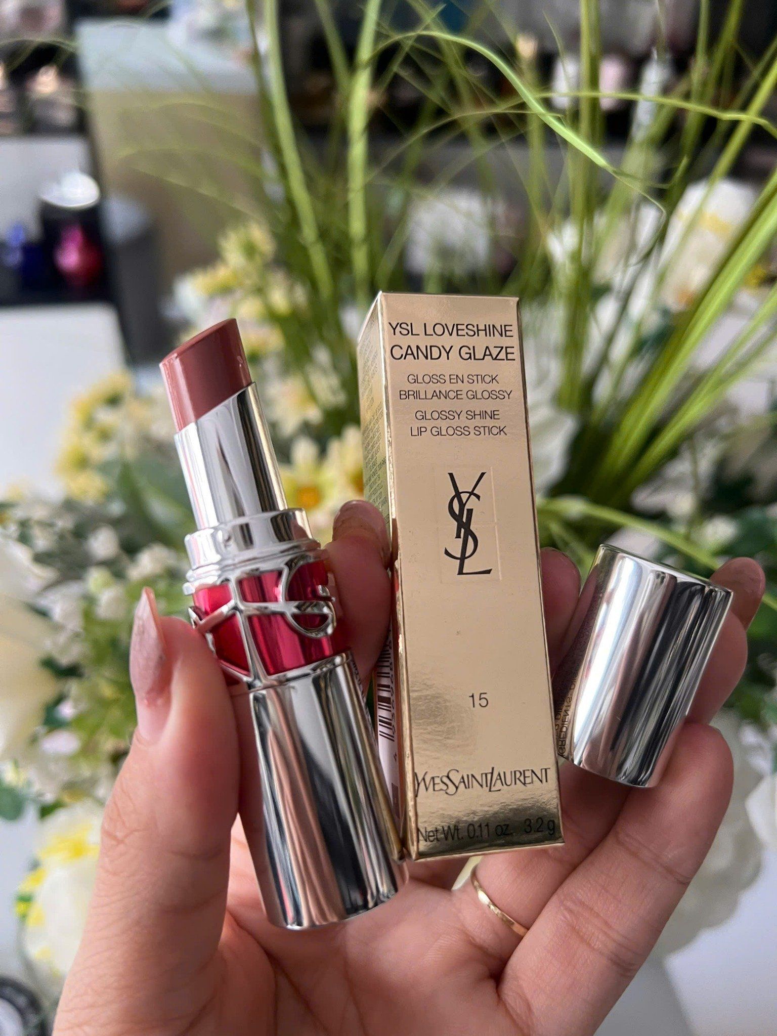  Son Dưỡng Yves Saint Laurent YSL Loveshine Candy Glaze 15 Showcasing Nude - Màu Hồng Đất 