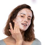  Gel rửa mặt chiết xuất sả và hoa ngô hữu cơ Garnier Bio - 150ml 