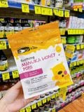  [ORDER 2W ĐÁP] Kẹo mút Mật ong Manuka trị đau họng và tăng đề kháng cho bé từ 3 tuổi Comvita Childrens Lollipops 15 viên 