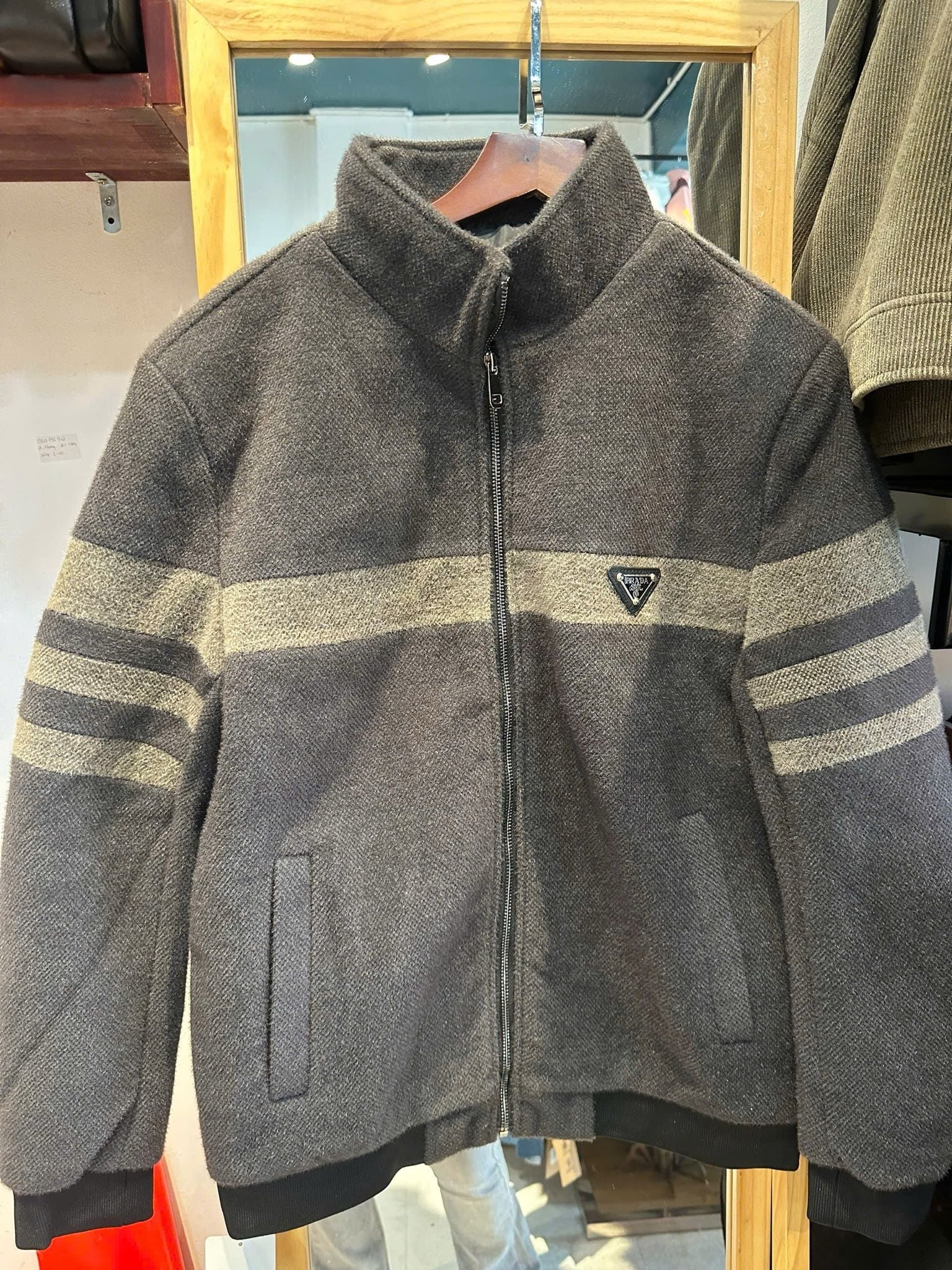  ÁO DẠ SỌC NGANG NGỰC PRADA 