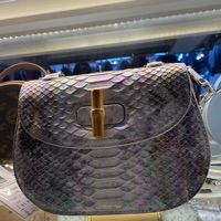  TÚI XÁCH DA CÁ SẤU KHUY CÀI HÌNH THÂN TRE 