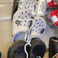  CROSS NHỰA  ĐẾ BỆT CHỮ 