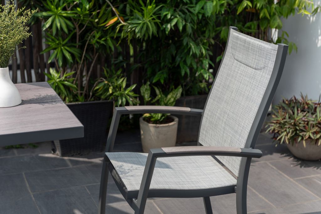 Bộ Bàn Ghế Cafe Urbanite Highback Bistro