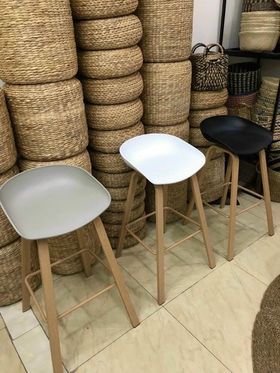 GHẾ QUẦY BAR NHỰA ĐÚC CHÂN SẮT