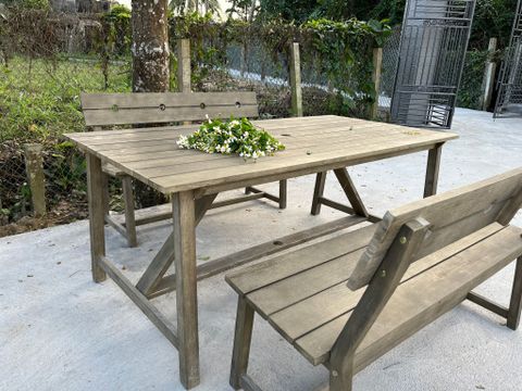  Bộ Bàn Ghế Ngoài Trời 1 Bàn 1m8 2 Băng Ghế Có Tựa Lưng - Gỗ Bạch Đàn Tự Nhiên 