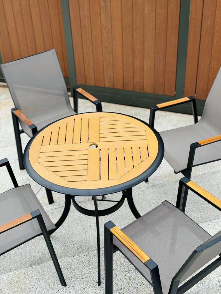 Bộ bàn ghế composite nhập khẩu ( 1 bàn và 4 ghế)