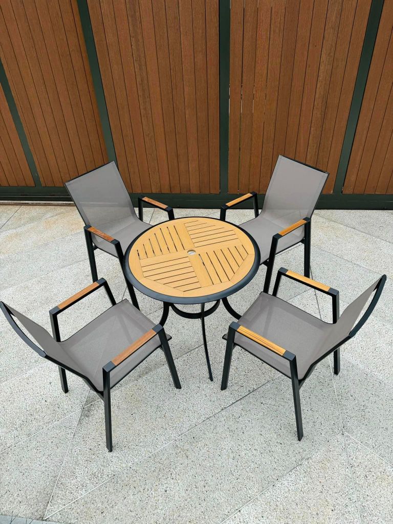 Bộ bàn ghế composite nhập khẩu ( 1 bàn và 4 ghế)