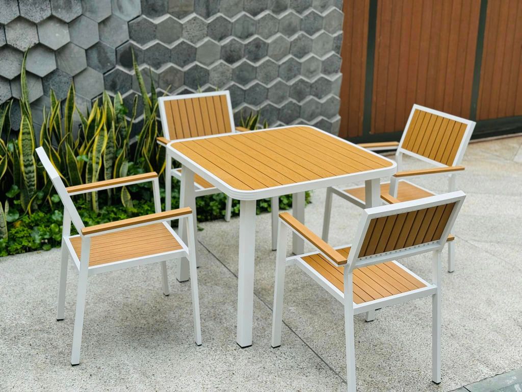 Bộ bàn ghế composite nhập khẩu ( 1 bàn và 4 ghế)
