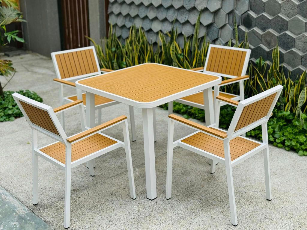 Bộ bàn ghế composite nhập khẩu ( 1 bàn và 4 ghế)