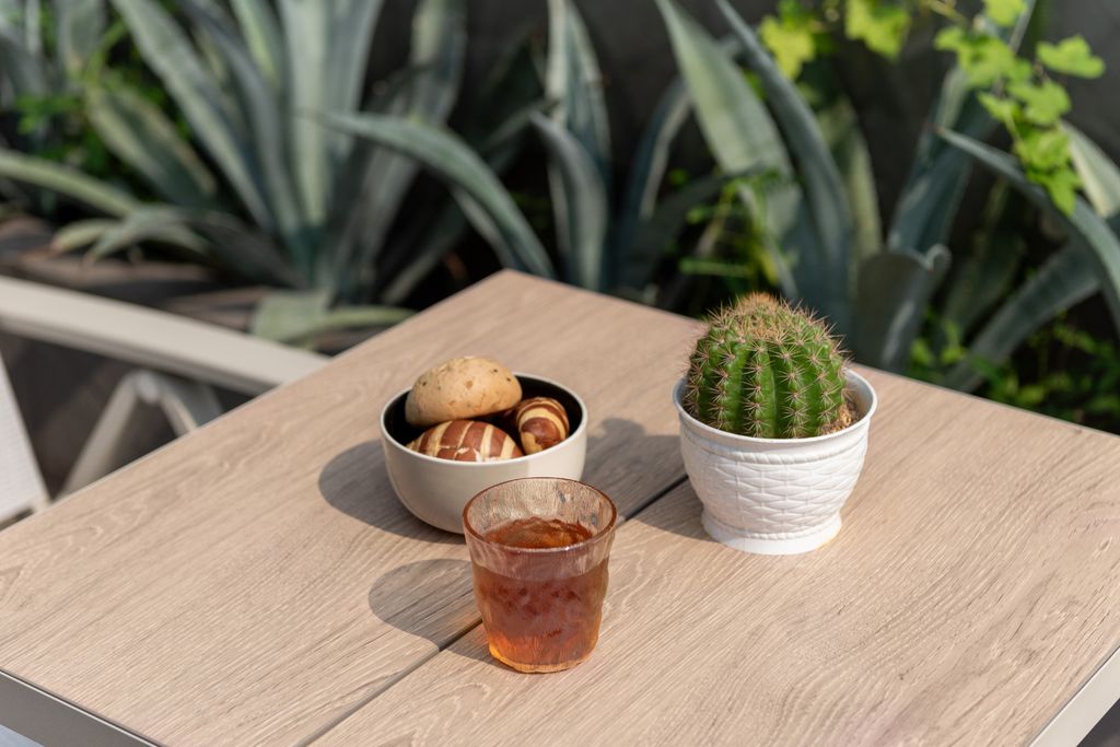 Bộ Bàn Ghế Cafe Urbanite Highback Bistro