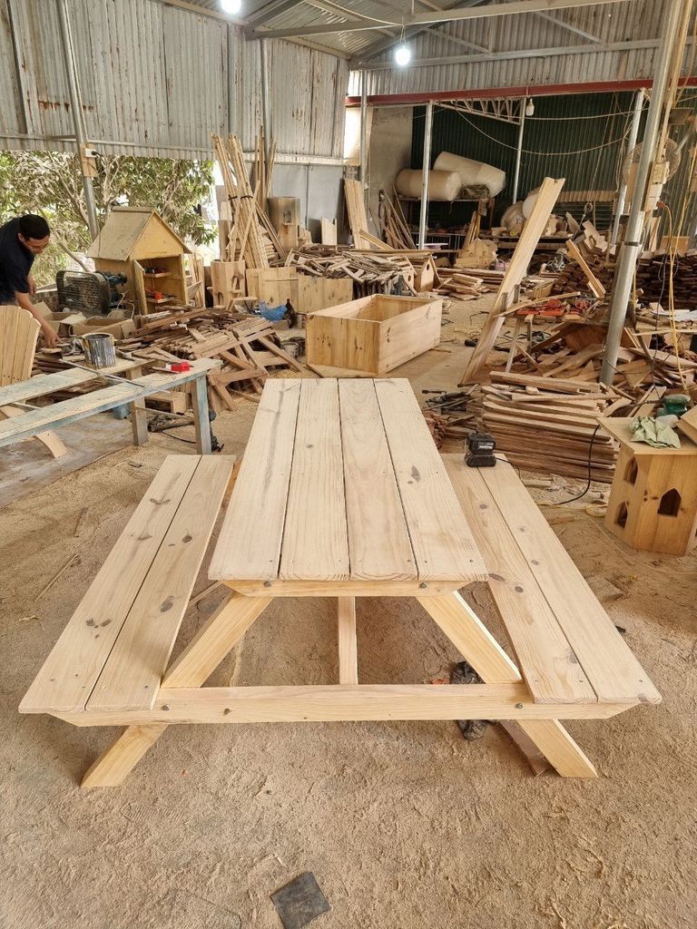 Bộ Bàn Ghế Ngoài Trời 1 Bàn Dài 2 Băng Ghế Cố Định - Gỗ Chò Chỉ Tự Nhiên
