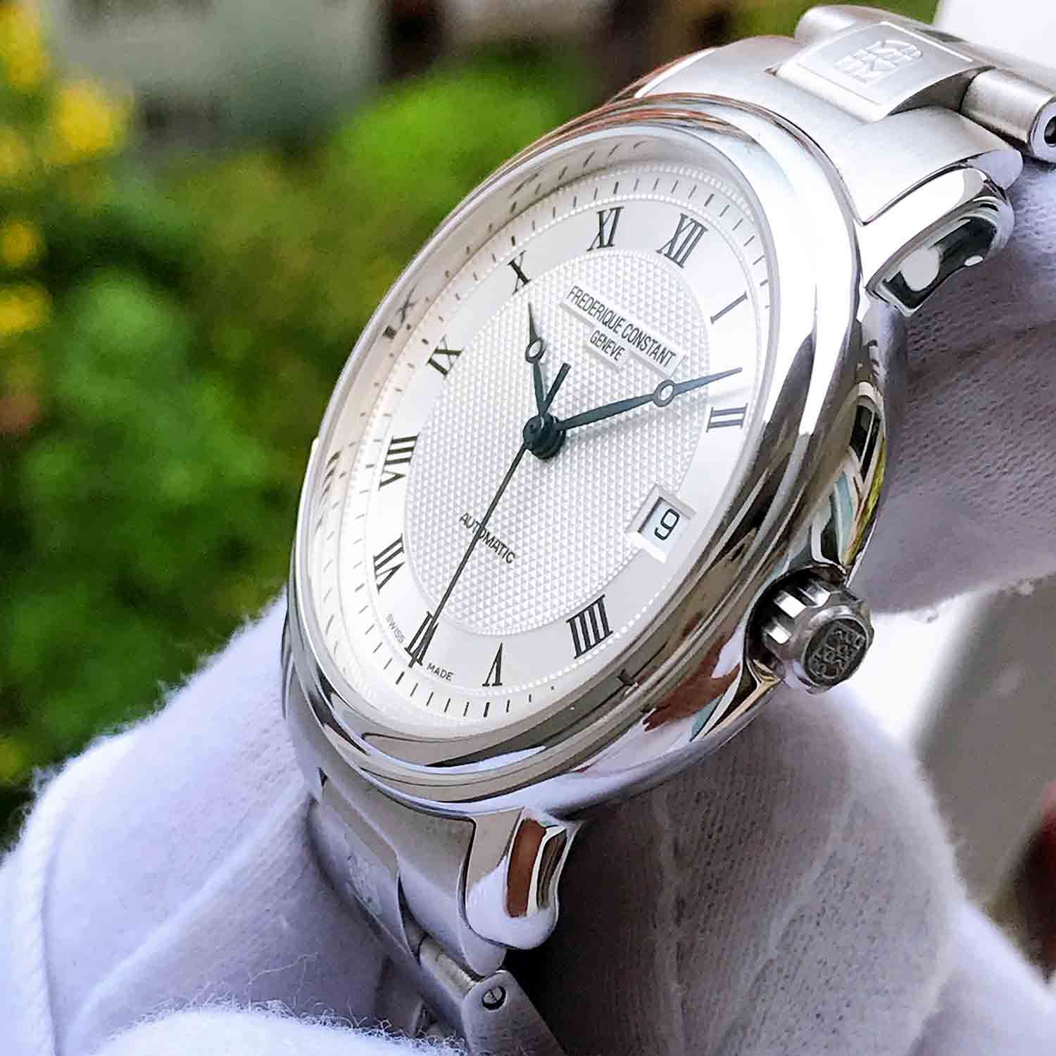 Frederique Constant FC-303MC3P6B: Đồng hồ sang trọng từ