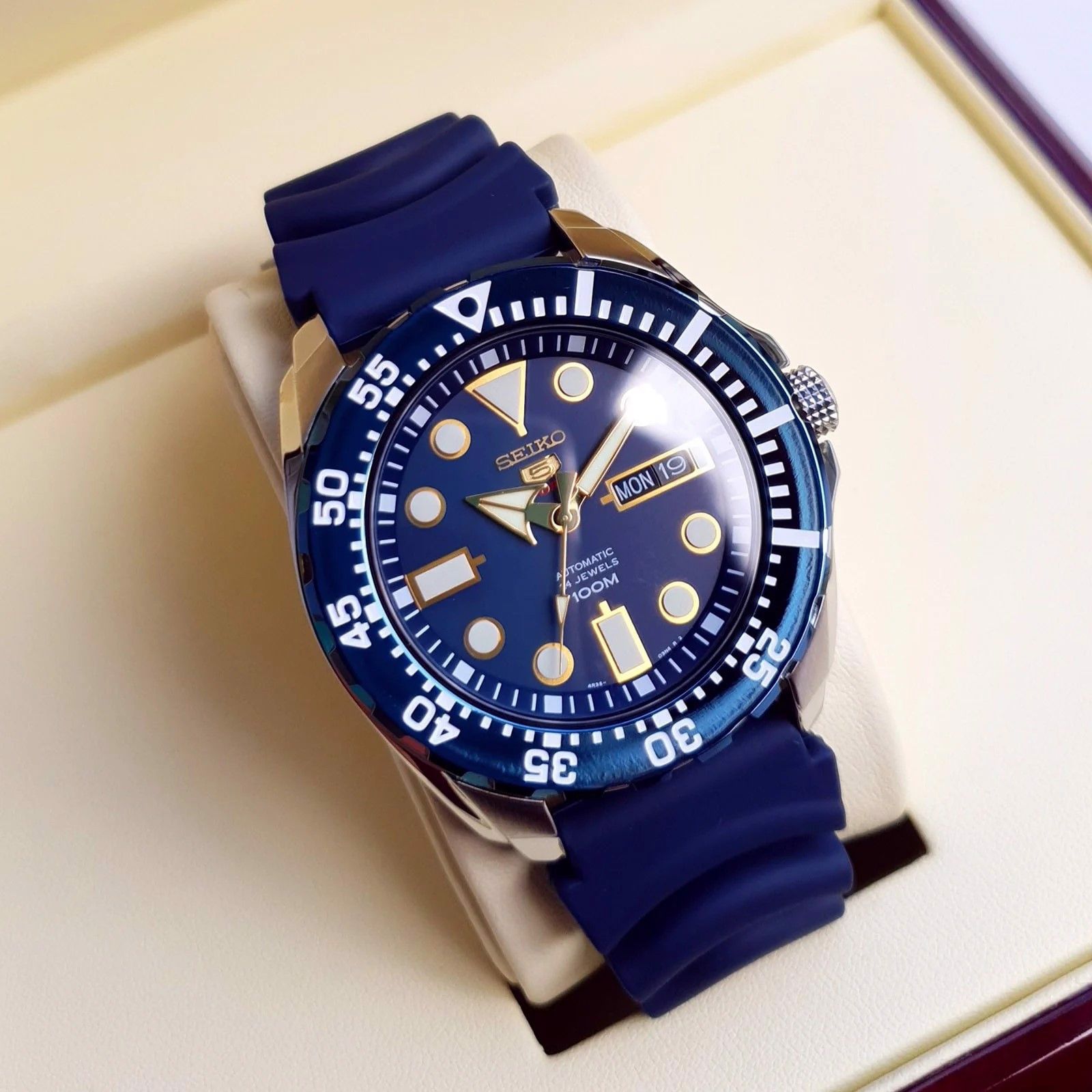 ng h Seiko SRP605K2 chinh hang M u m i nh t t i VnLux