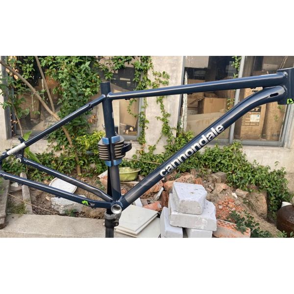  khung Cannondale màu xi măng xám đậm trail 7 27.5 inch trầy nhe 