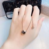  Dây chuyền Swarovski mặt khắc thiên nga - Swarovski Round Swan Design Pendant Necklace 
