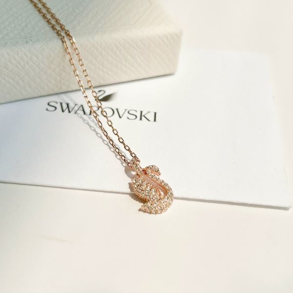  Dây chuyền Swarovski mẫu nga tung cánh vàng hồng nhỏ - Swarovski Iconic Swan pendant Swan, Small, White, Rose gold-tone plated 