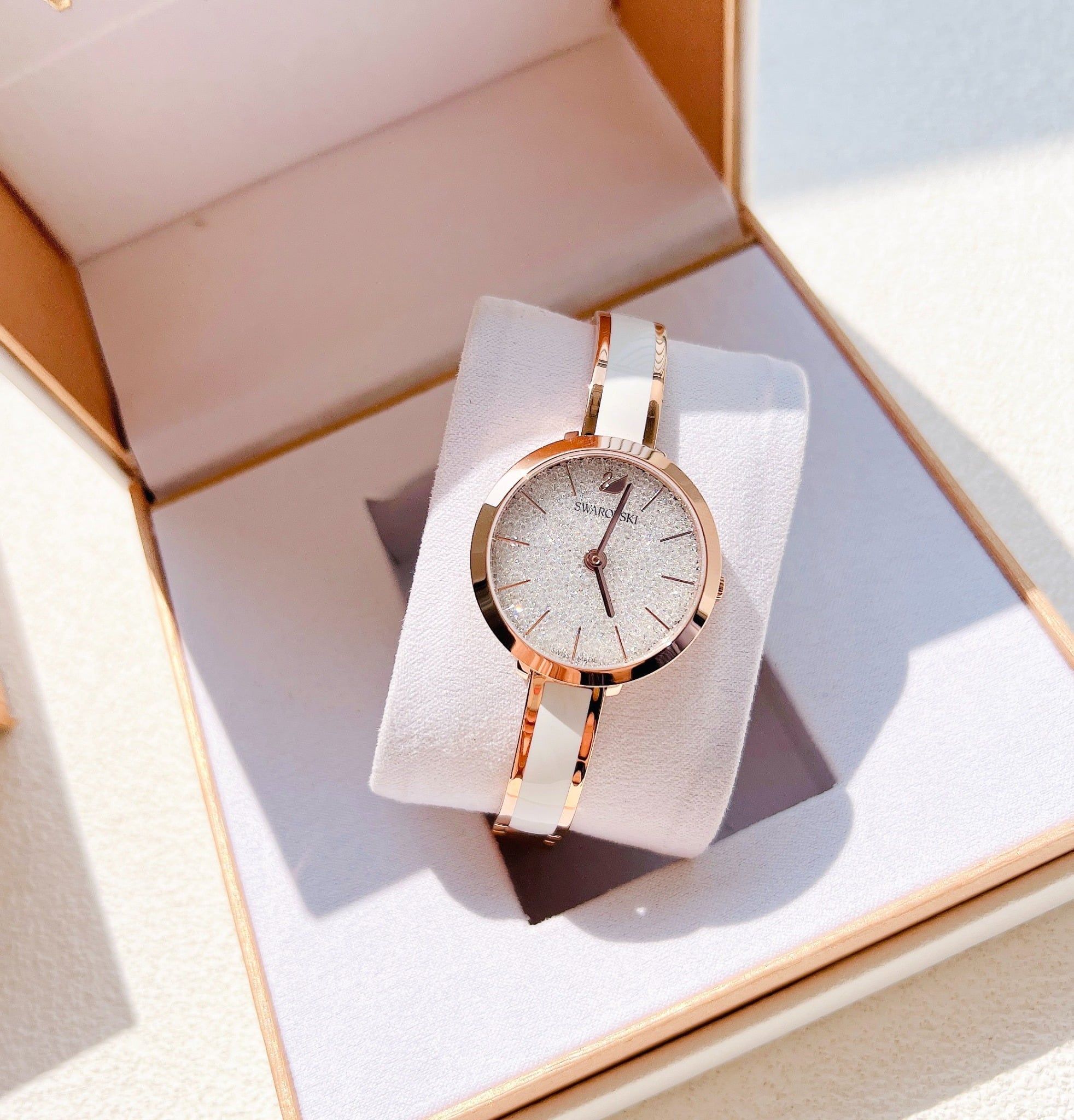  Đồng hồ Swarovski Crystalline màu trắng - Swarovski Crystalline Delight watch Swiss Made, Metal bracelet, White, Rose gold-tone finish 