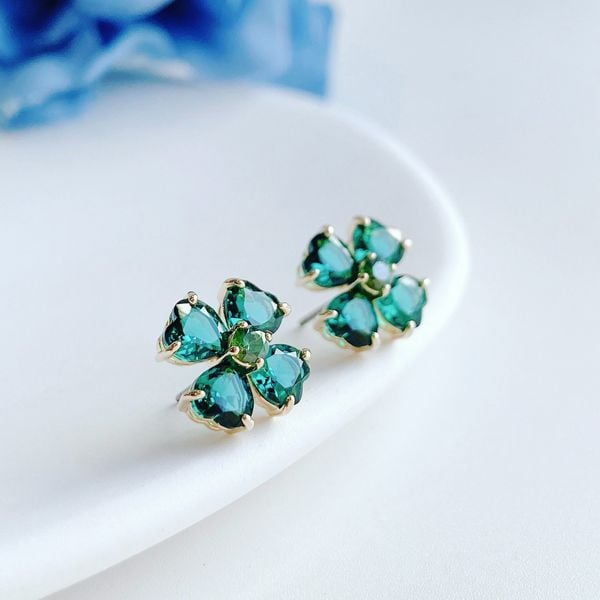  Khuyên tai cỏ bốn lá màu xanh ngọc lục bảo - Swarovski Idyllia stud earrings Clover, Green, Gold-tone plated 