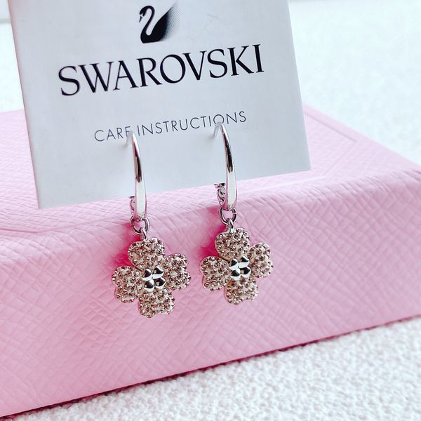  Khuyên tai Swarovski cỏ bốn lá hồng - Swarovski Latisha drop earrings Flower, Pink, Rhodium plated 