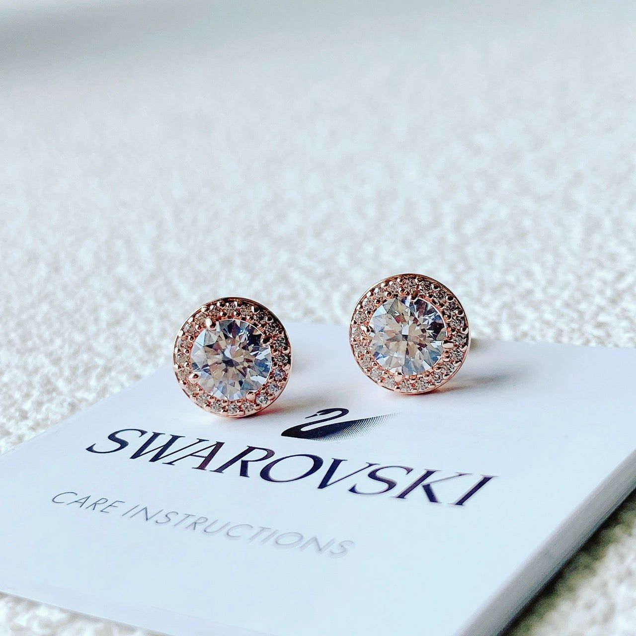  Khuyên tai Constella nụ màu trắng - vàng hồng - Swarovski Constella stud earrings Round cut, Pavé, White, Rhodium plated/Rose gold-tone plated 