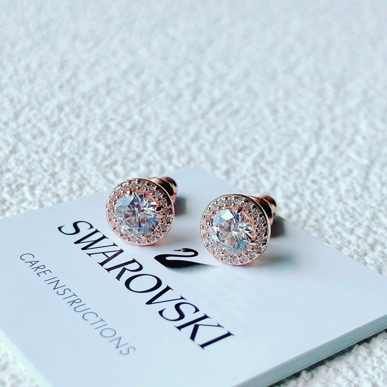  Khuyên tai Constella nụ màu trắng - vàng hồng - Swarovski Constella stud earrings Round cut, Pavé, White, Rhodium plated/Rose gold-tone plated 