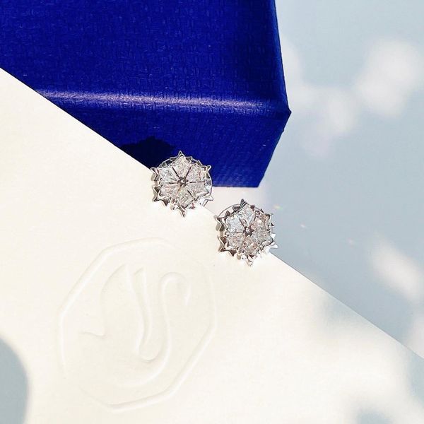  Khuyên hoa tuyết Swarovski màu trắng - Swarovski Magic stud earrings Snowflake, White, Rhodium plated 