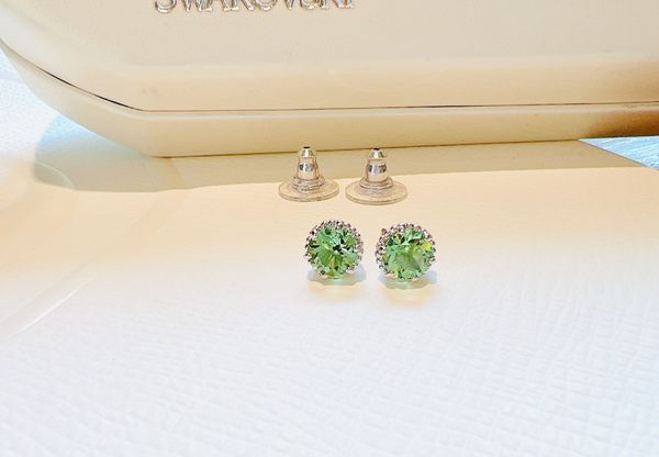  Birthstone stud earrings Round cut, August, Green, Rhodium plated 