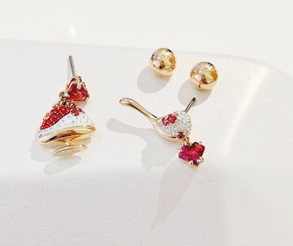 Cariti drop earrings Asymmetrical design, Red bean ice, Red, Gold-tone plated 