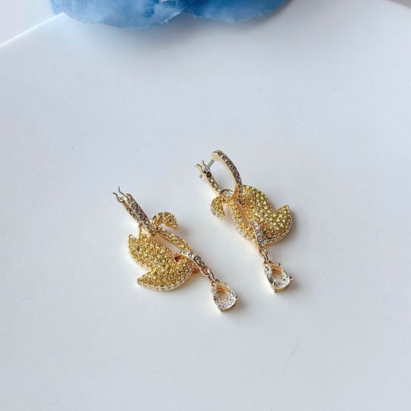  Khuyên Swarovski Iconic Swan Drop, Swan, Yellow, Gold-Tone Plated 