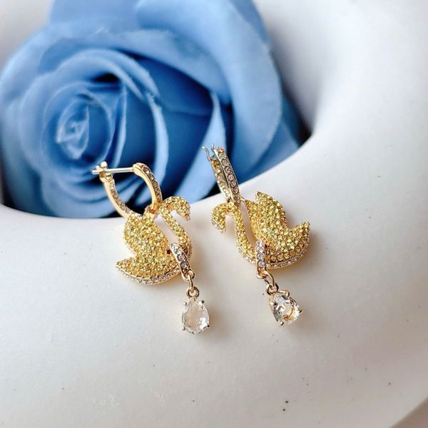  Khuyên Swarovski Iconic Swan Drop, Swan, Yellow, Gold-Tone Plated 