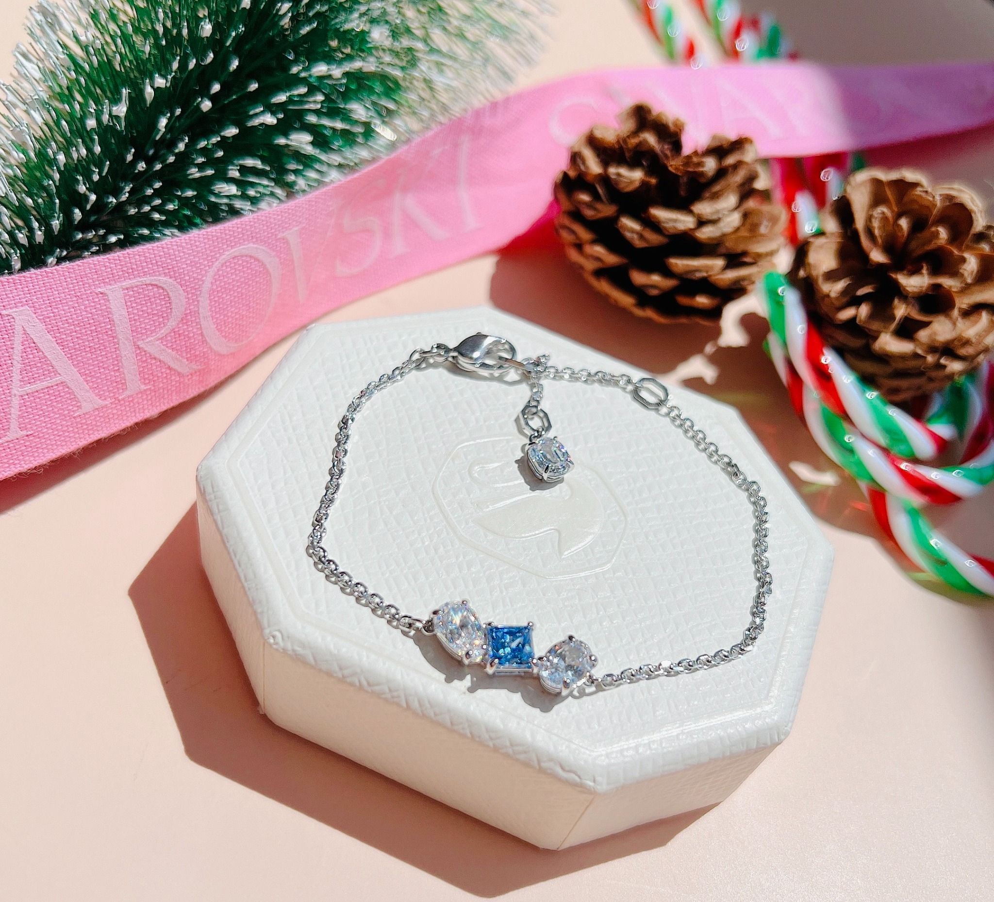  Lắc tay Swarovski Mesmera màu trắng - xanh dương - Swarovski Mesmera bracelet Mixed cuts, Blue, Rhodium plated 
