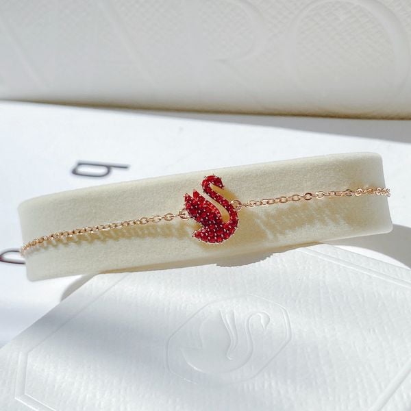  Lắc tay Swarovski tung cánh đỏ mẫu mới - Swarovski  Swarovski Iconic Swan bracelet Swan, Small, Red, Gold-tone plated 