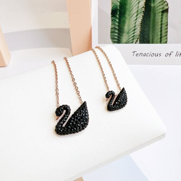  Thiên nga đen Swarovski dây vàng hồng - Swarovski Iconic Swan pendant,  Black, Rose gold-tone plated 