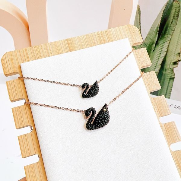  Thiên nga đen Swarovski dây vàng hồng - Swarovski Iconic Swan pendant,  Black, Rose gold-tone plated 