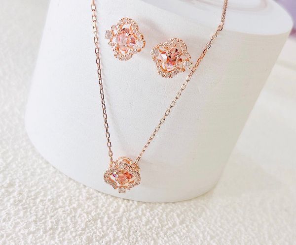  Set dây chuyền - khuyên tai Swarovski đá nhảy hình cỏ bốn lá vàng hồng - Swarovski Sparkling Dance set Mixed cuts, Clover, Pink, Rose gold-tone plated 