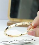  Vòng tay Swarovski Thrilling tone vàng size M - Swarovski Thrilling bangle Mixed cuts, White, Gold-tone plated 