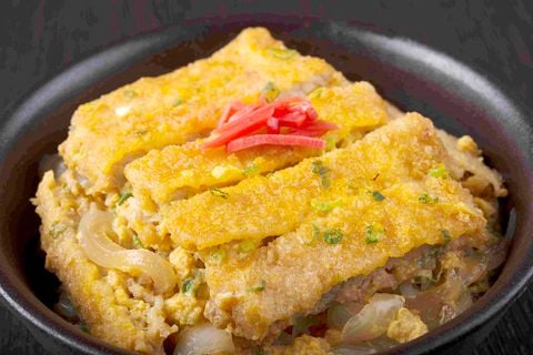 カツ丼/ Fried Pork Cutlet and Eggs Rice Bowl | Cơm Thăn Heo Chiên Hầm Trứng