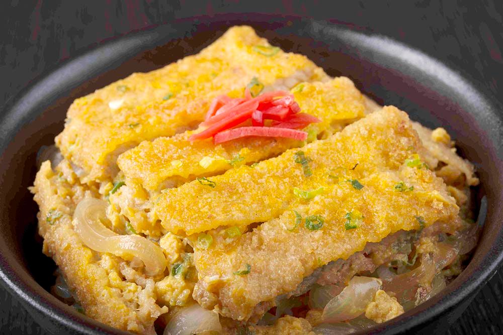 カツ丼/ Fried Pork Cutlet and Eggs Rice Bowl | Cơm Thăn Heo Chiên Hầm Trứng