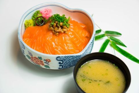 サーモン納豆丼/ Salmon & Fremented Soybean Rice Bowl | Cá Hồi & Đậu Tương Lên Men