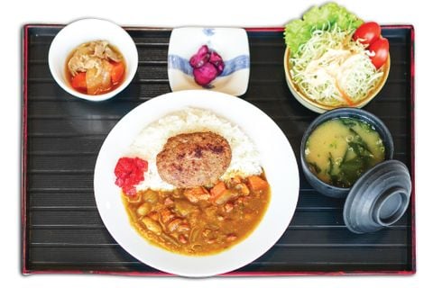 ハンバーグカレー / Cury and rice with hamburger | Cơm cà ri bò với hamburger