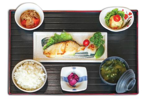 秋刀魚塩焼き/ Salt-Grilled Pacific Saury | Cơm cá thu đao nướng muối