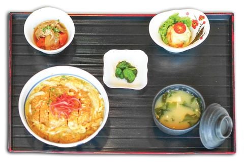 かつ丼/ Pork Catlet eggs with rice | Cơm thịt heo chiên xù hầm trứng