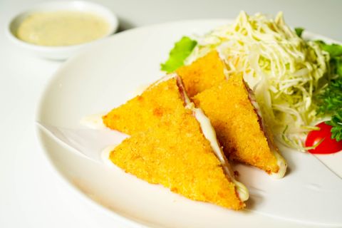 ハムチーズフライ/Fried Ham Cheese With Tartar Sauce | Thịt Nguội Kẹp Phô Mai Chiên Xù