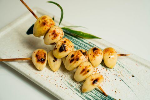 にんにく焼き/ Grilled Garlic | Tỏi Xiên Nướng