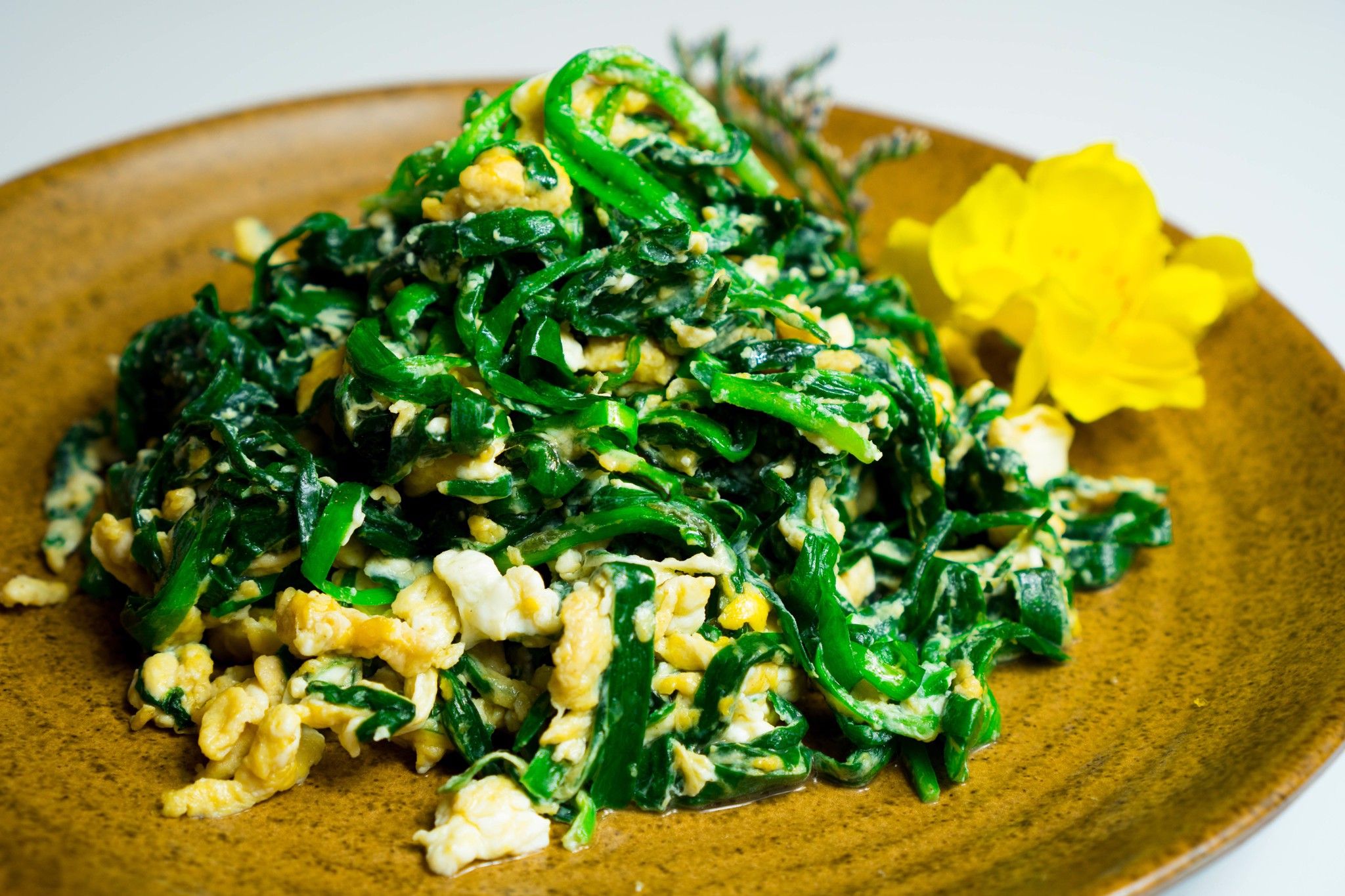 ニラ玉 / Garlic Chive Scrambled Eggs | Lá Hẹ Xào Trứng